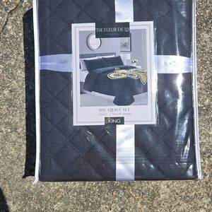 Fleur de Lis Collection Black Quilt Set